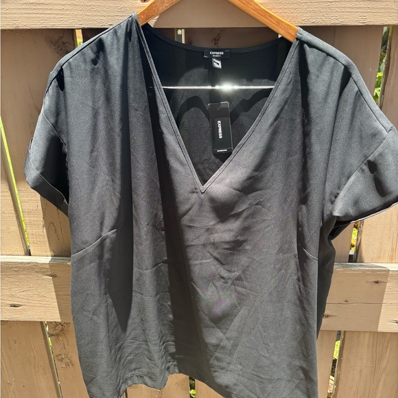 ☀️NWT☀️ Express Gramercy Black V-neck Top Sz XL - Picture 4 of 11